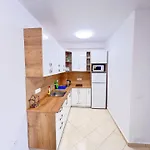 Urban Escape By Adriatic Living 아파트 Durrës