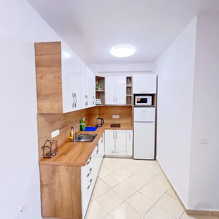 Urban Escape By Adriatic Living 아파트 Durrës
